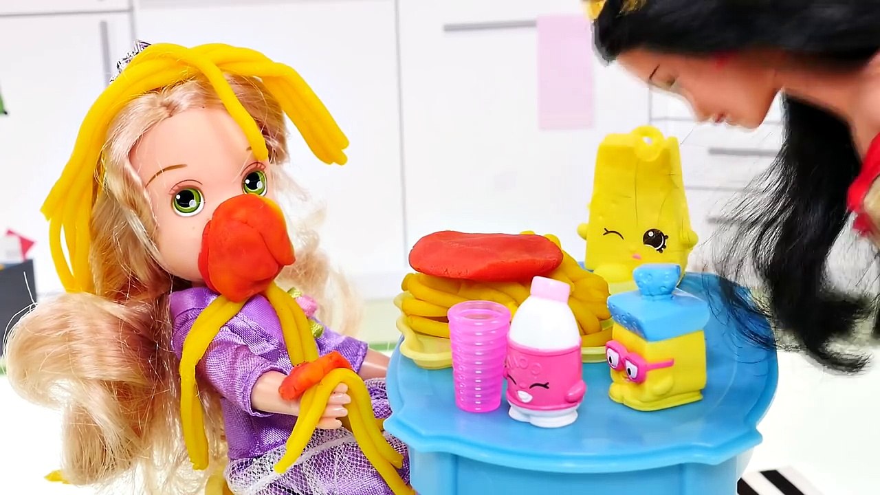 Mujer Maravilla de Niñera!! Cuida a La Bebé de Aurora Amara ♛ Episodios Barbie Superheroe