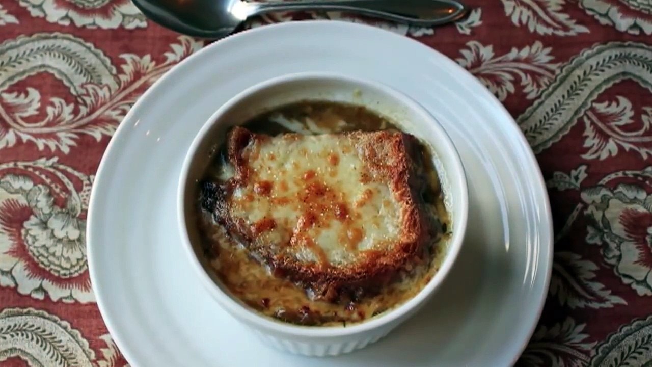American French Onion Soup Recipe - How to Make Onion Soup