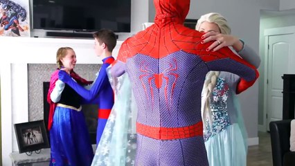 SpiderMan & Elsa avec SuperMan Contre Joker pour les enfants. en Français.