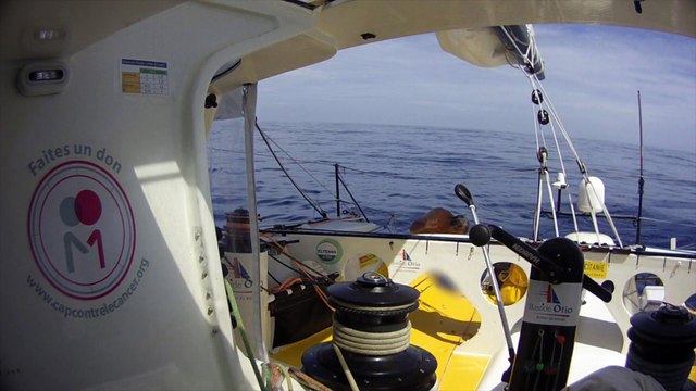 Calme plat et petite baignade pour Kito de Pavant / Vendée Globe