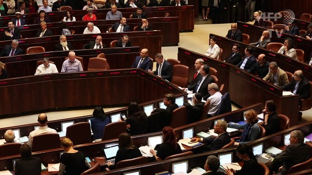 Parlamento israelí vota legalizar viviendas en Cisjordania