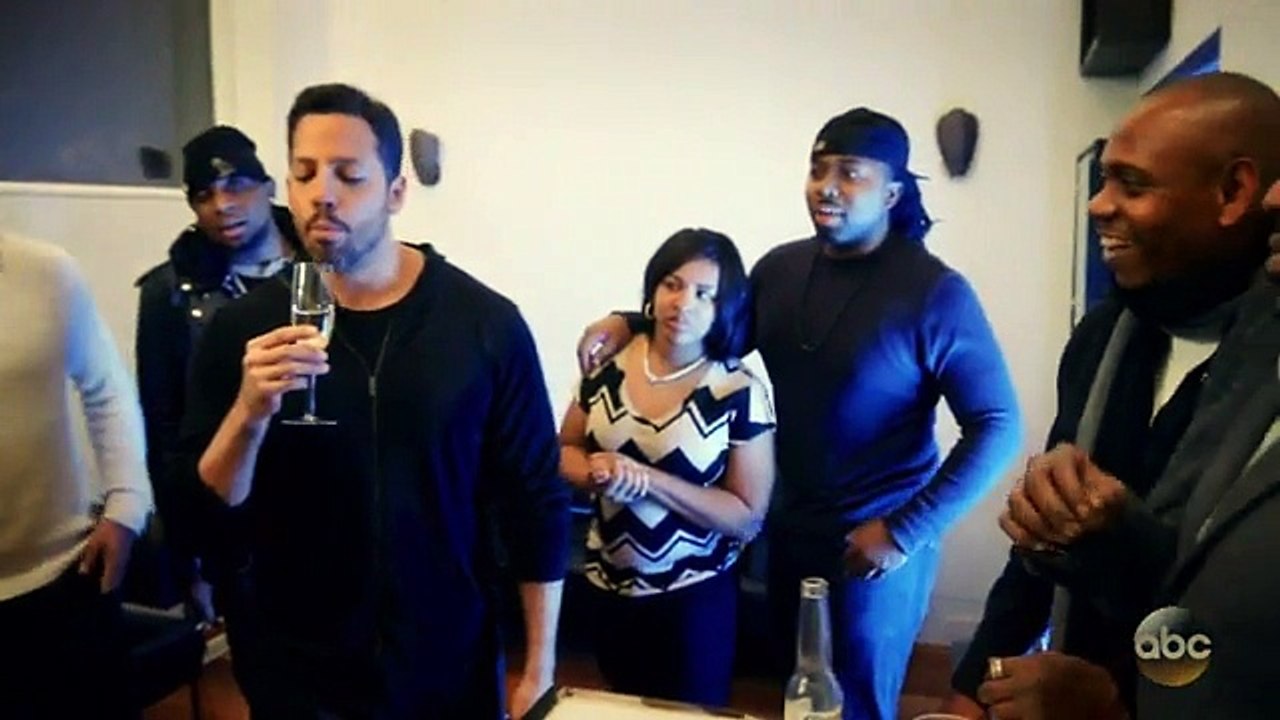 Le magicien David Blaine crache des grenouilles devant Jimmy Butler et Drake