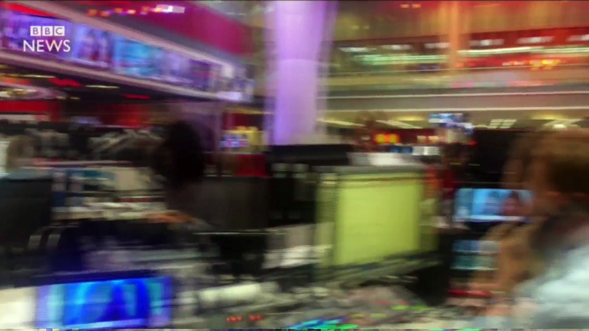 Mannequin Challenge in the BBC Newsroom - BBC News