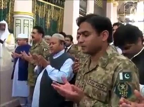 Watch The Reaction Of PM Nawaz Sharif When He Sitting In Front Of Raheel Sharif