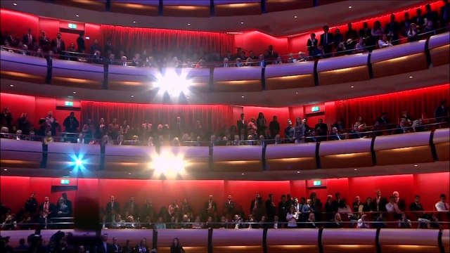 US President Barack Obama has called on world leaders to listen to their citizens farewell tour