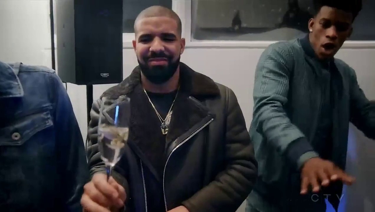 Ce magicien recrache des grenouilles devant Drake, Stephen Curry et Dave Chappelle