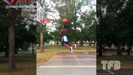 Il mesure 1m60 et arrive à placer des DUNKS de folie!