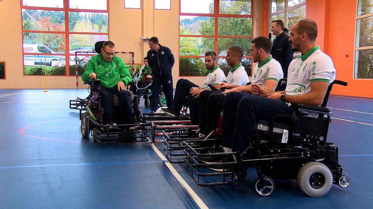 Les Verts jouent au foot fauteuil !