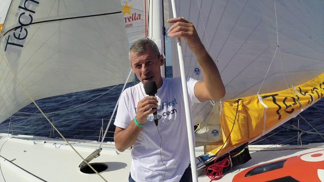 Sébastien Destremau passe à l'est des îles du Cap-Vert / Vendée Globe