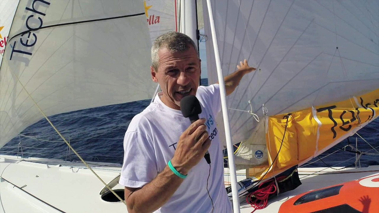 Sebastien Destremau passes through the east of Cape Verde / Vendée Globe