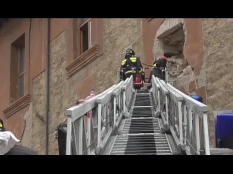 Camerino (MC) - Terremoto, messa in sicurezza edifici lesionati (14.11.16)