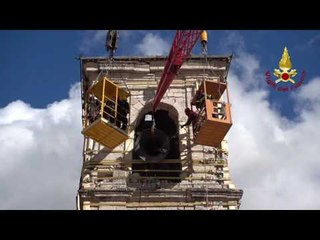 Norcia - Torre Civica, recupero quarta campana (10.11.16)