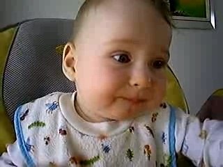 Celian mange [7 mois]