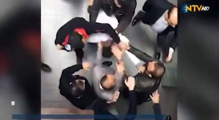 Kimlik Soran Güvenlik Görevlisini Döven Sivil Polisler