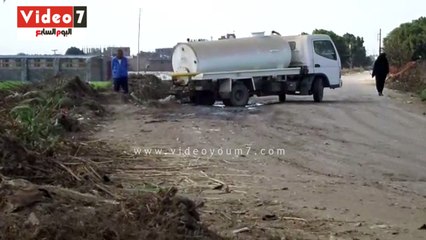 بالفيديو.. سيارات كسح تفرغ مياه الصرف الصحى بترعة شبلنجة بالقليوبية