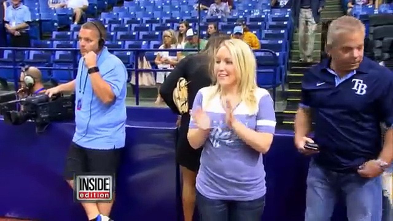 Poignardée 32 fois par son ex-petit ami, elle tourne la page et son nouveau petit-ami lui fait une surprise de taille