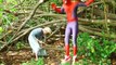 Gefrorene Elsa bricht ihr Arm w Spiderman Evil Twin Rosa Spider Twins Lustig Zusammenstellung
