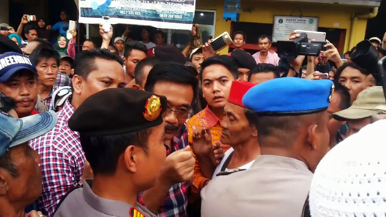 Debat antara Djarot dengan Orang yang Menghadangnya