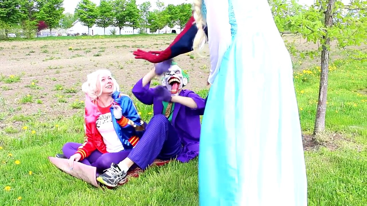 Ariel Mermaid vs Ursula! w/ Spiderman & Frozen Elsa, Pink Spidergirl, Joker, Anna & Maleficent :)