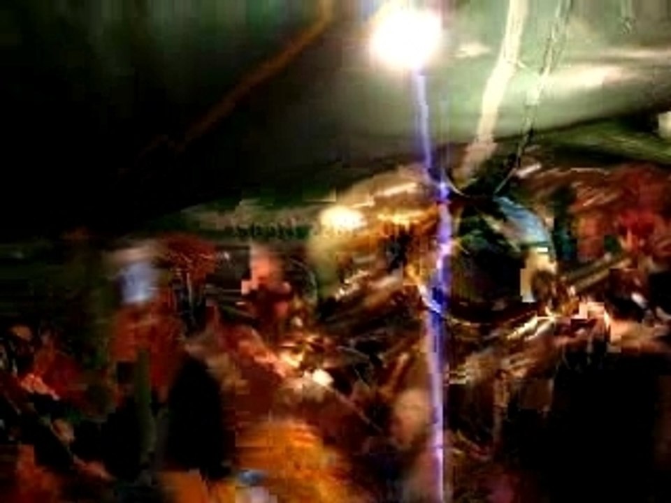 Soirée au restaurant à Guça au milieu des fanfares