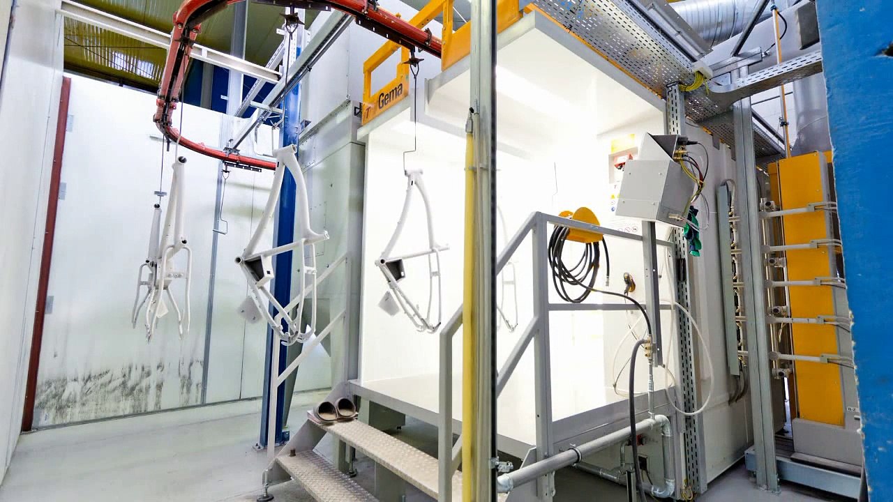 Cabine-poudrage-automatique-Vélos-GEMA-KAT-SYSTEMES