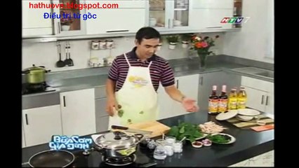 MC Huyền Linh hầm canh hà thủ ô với chân gà và đậu đen