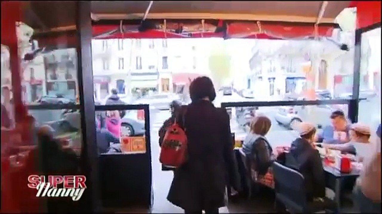Super Nanny se fait traiter de pétasse par un enfant de 8 ans