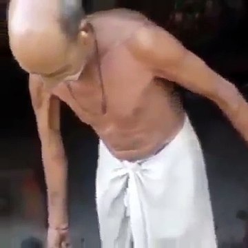 Insolite : Regardez ce qu'il fait avec son bras, c'est insupportable !