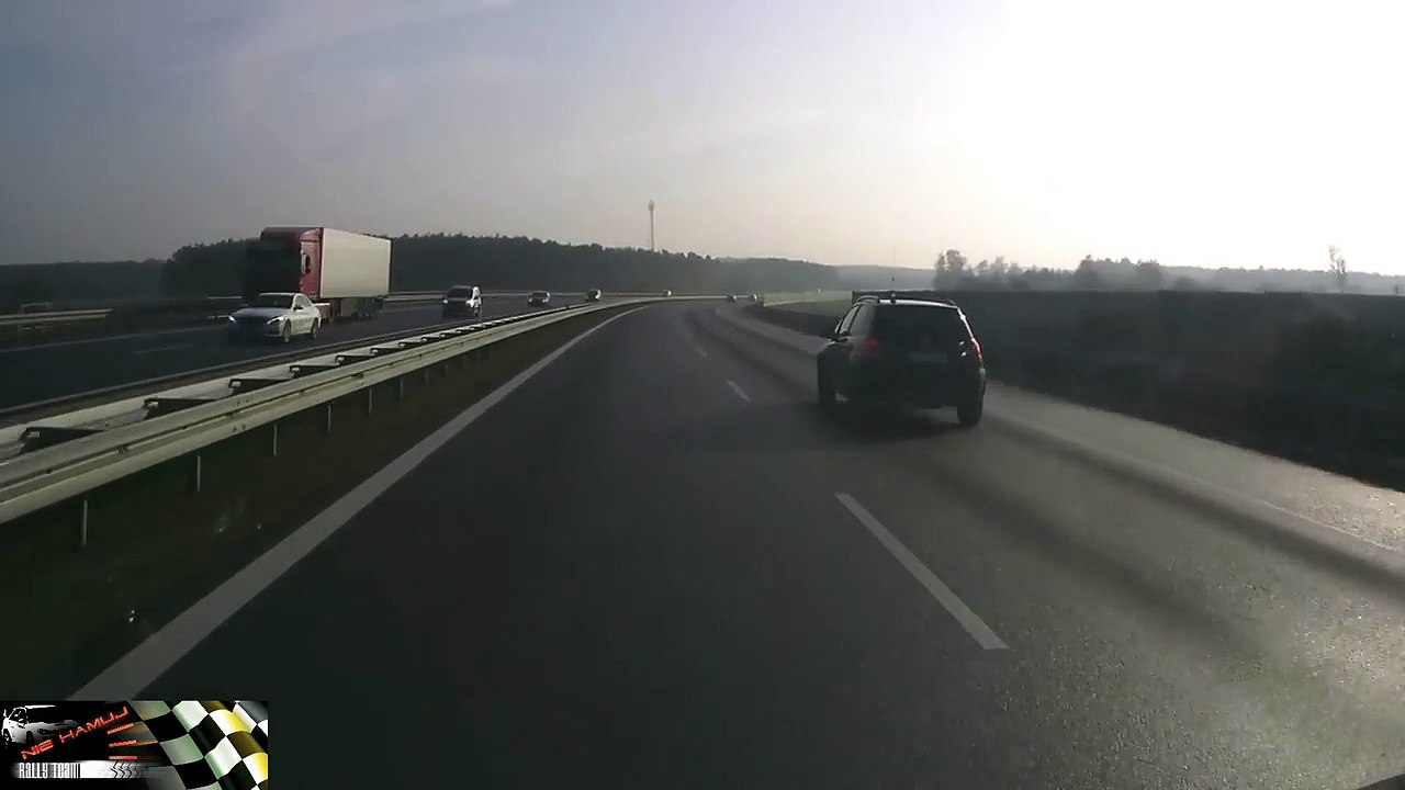Quand tu te fais doubler par ta propre remorque sur l'autoroute... Accident de fou