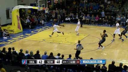 JaKarr Sampson tape un énorme moulin en plein match