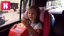 ВЛОГ Едем в Киев Покупаем в Мак Дональдс игрушки Тайная Жизнь Домашних Животных и яйца с Китая