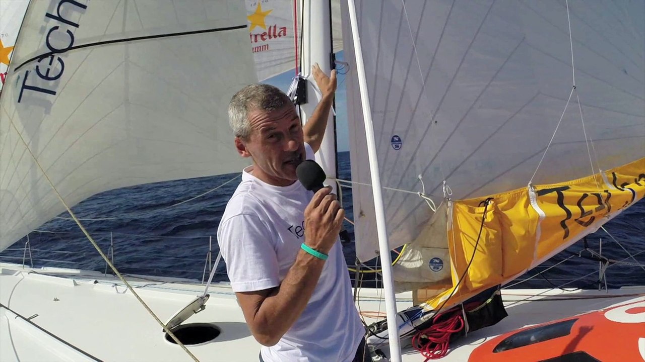 Sébastien Destremau passe à l'est des îles du Cap-Vert / Vendée Globe