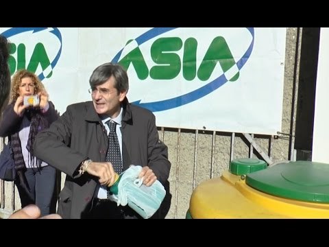 Napoli - Inaugurata isola ecologica alla Sanità (16.11.16)