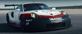 ¡Mira el nuevo Porsche 911 RSR con motor central en acción!