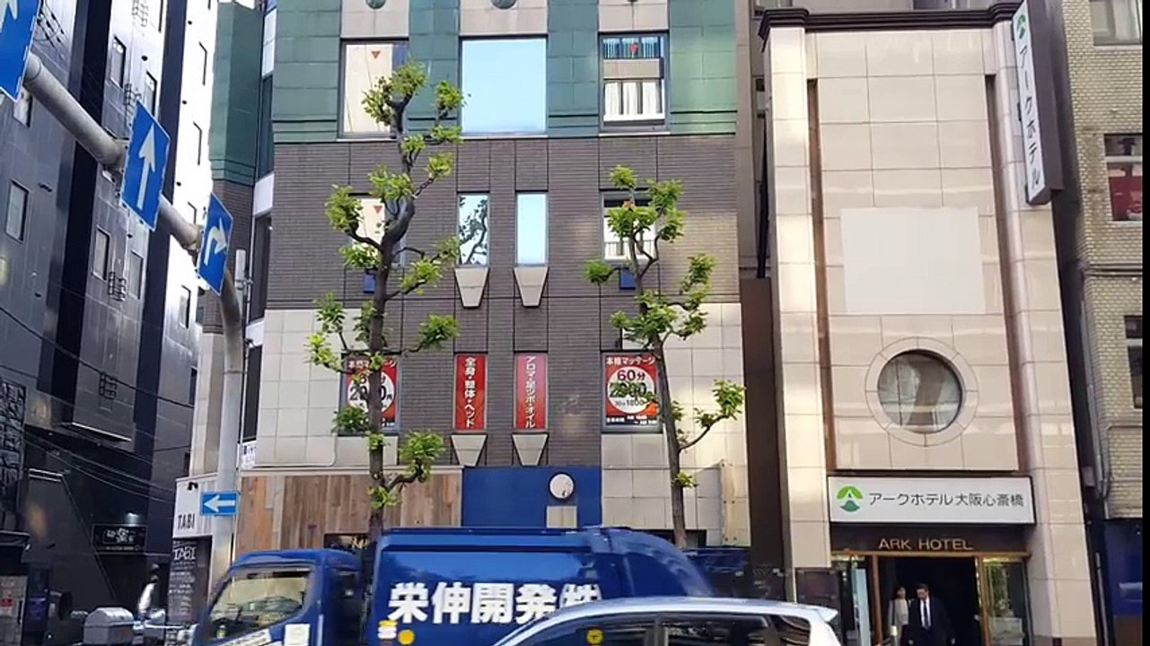 盆栽好きな日本人並木をイモヤンに -