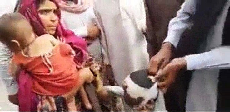 Is Shaks Ko Faqeer Jali Laga Jas Par Is Ne Sare Bazar Is Ki Patiya Khol Di Dakhy Pheir Kiya Howa