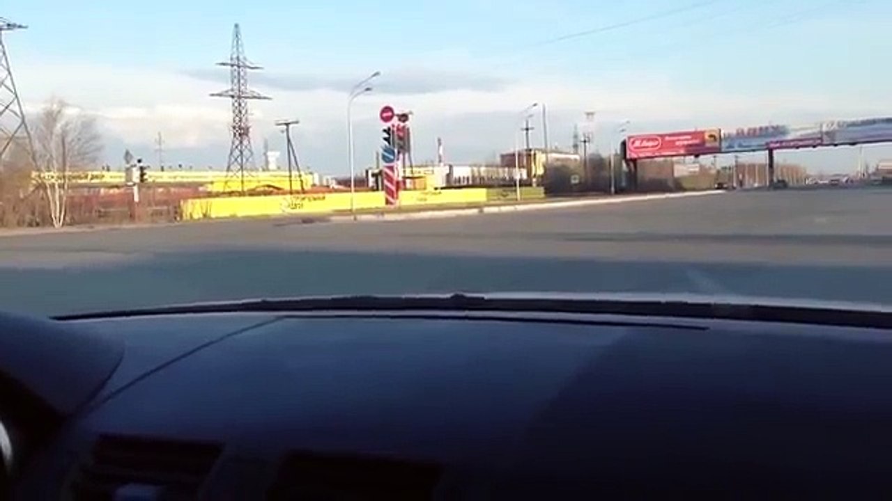 ЗАЦЕПИЛИСЬ НА ДОРОГЕ – Уличные гонки