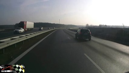 Il perd la remorque de sa camionnette sur l’autoroute (Pologne)
