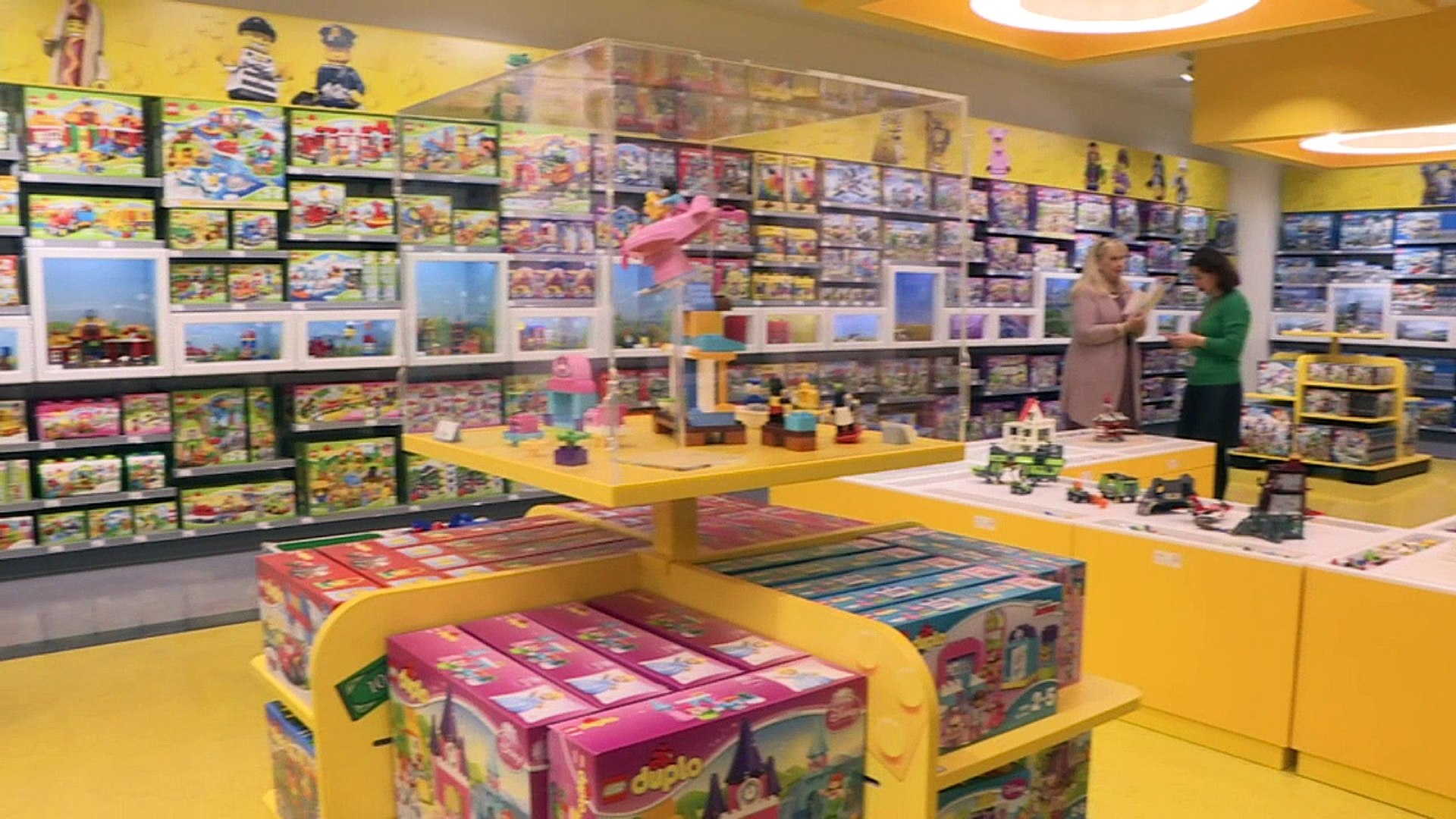 World's largest LEGO store opens in London's Leicester Squ…