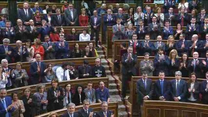 Larga ovación al discurso del Rey no secundada por Podemos ni nacionalistas