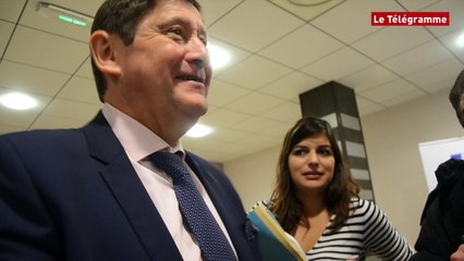 Brest. Le ministre évoque Miossec et la moule de Hollande !