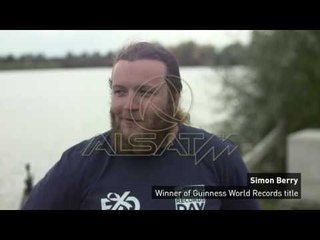 Të njomësh biskotën në një filxhan çaji duke kërcyer nga 75 metra lartësi