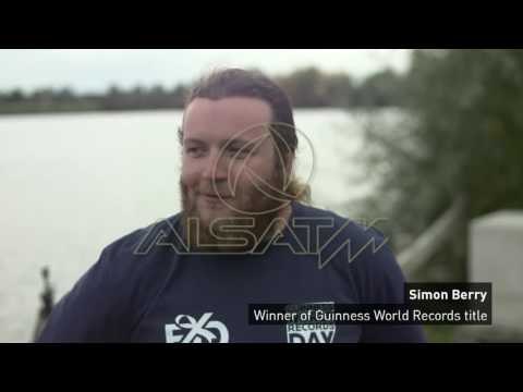 Të njomësh biskotën në një filxhan çaji duke kërcyer nga 75 metra lartësi