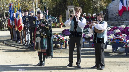 Hommage du Bagad de Vannes aux soldats écossais de 14-18