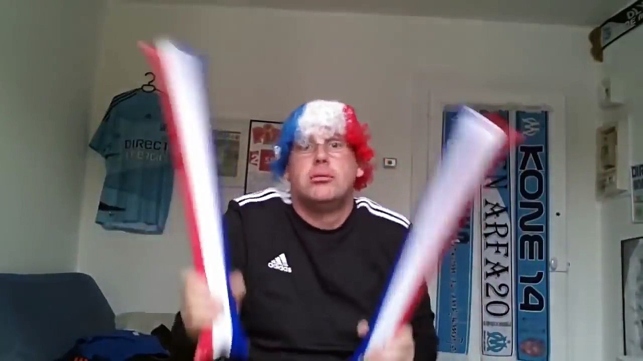 Une danse folle d'un supporter pour l'équipe de France !