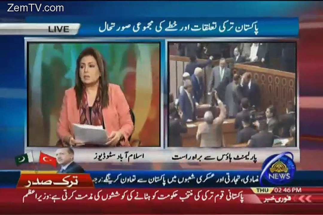 Watch How PML-N MNAs standing in respect(like derbaries) when Nawaz Sharif enters Parliament