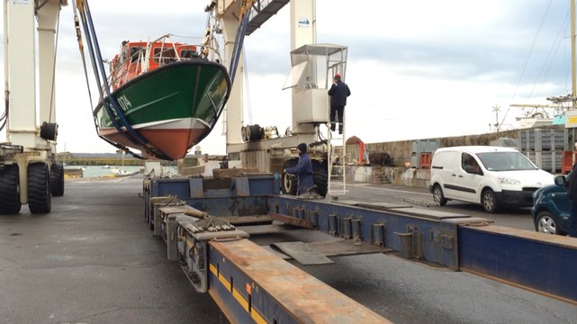 Chargement du canot de la SNSM