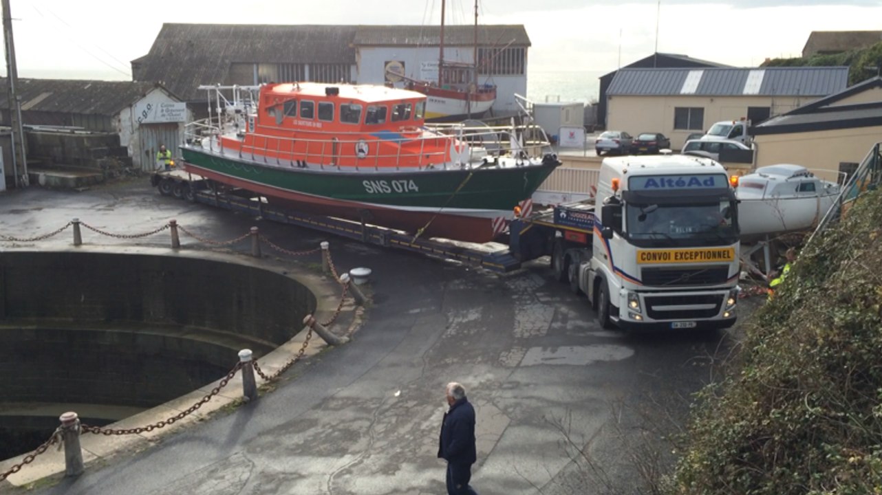 Départ du canot de la SNSM en convoi exceptionnel