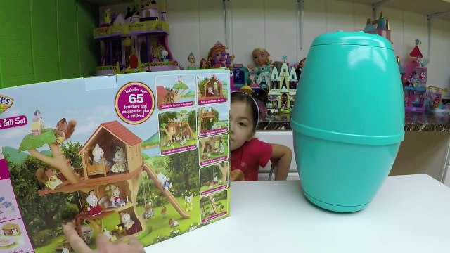 CUTE CALICO CRITTERS TREE HOUSE KITTY CAT + Opening Giant Egg Surprise Toys Kinder Eggs ToysReview