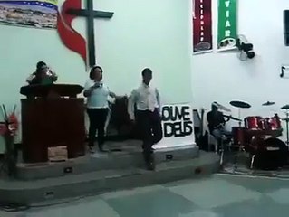 O capeta apareceu no culto, kkkkkkkkkk